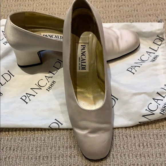 Satin (wedding) low pumps - Picture 3 of 3